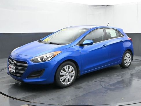 Used 2017 Hyundai Elantra GT image 5
