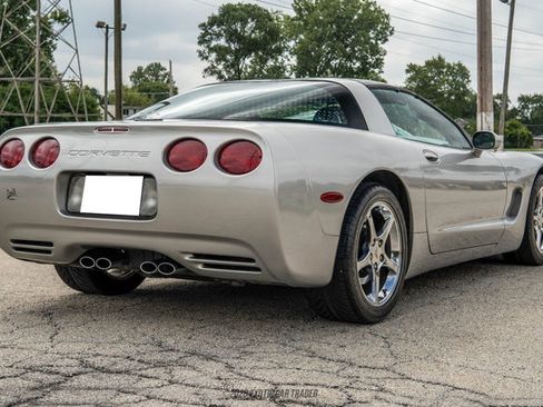 Used 2004 Chevrolet Corvette Coupe w/ Roof Package RWD image 6