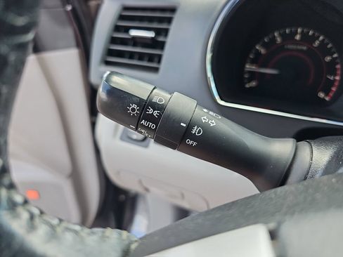Used 2013 Toyota Highlander Limited FWD image 36