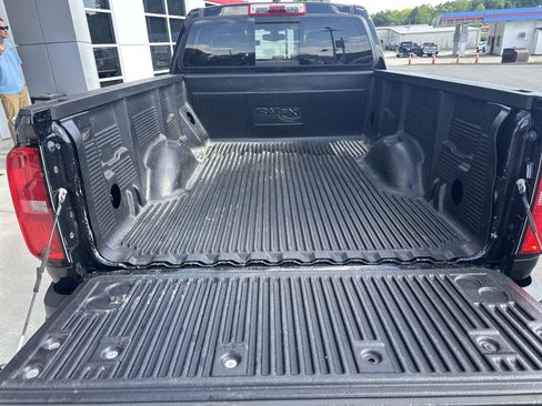 Used 2017 Chevrolet Colorado LT w/ LT Convenience Package RWD image 23