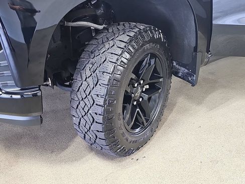 Used 2020 Chevrolet Silverado 1500 LT Trail Boss AWD/4WD image 36
