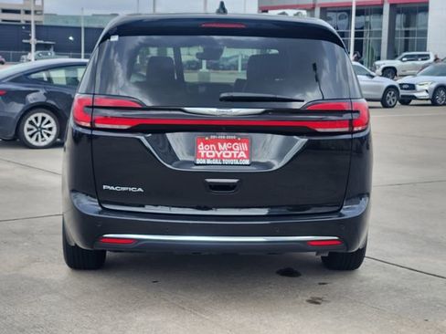 Used 2025 Chrysler Pacifica Select FWD image 6