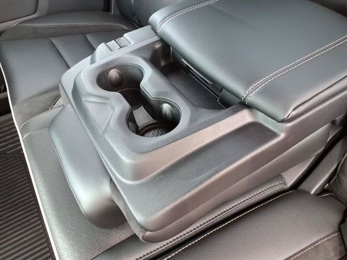 New 2026 RAM 1500 Laramie AWD/4WD image 17