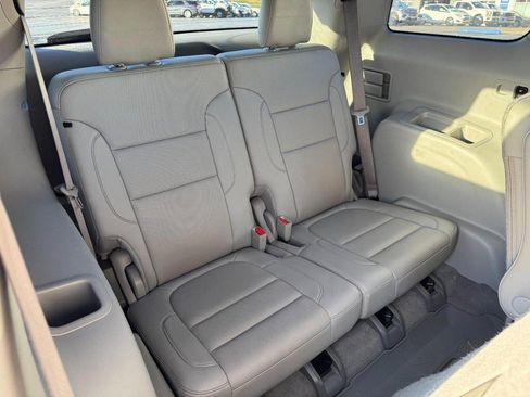 Used 2022 GMC Acadia SLT w/ Preferred Package image 11