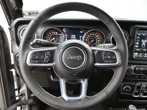 Used 2022 Jeep Gladiator Overland w/ Popular Equipment Package AWD/4WD image 15