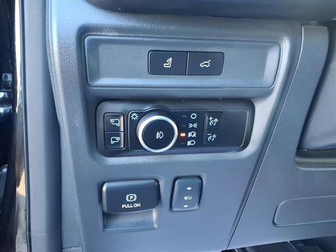 Used 2024 Ford Expedition Max Platinum image 18