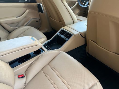 Used 2019 Porsche Panamera RWD image 17