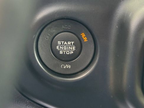 Used 2020 Jeep Wrangler Unlimited Sahara AWD/4WD image 30
