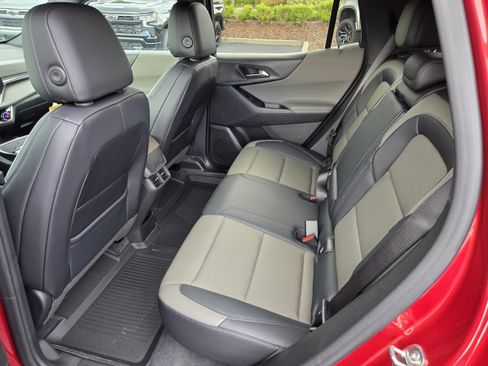 New 2027 Chevrolet Equinox LT w/ Convenience Package II FWD image 6