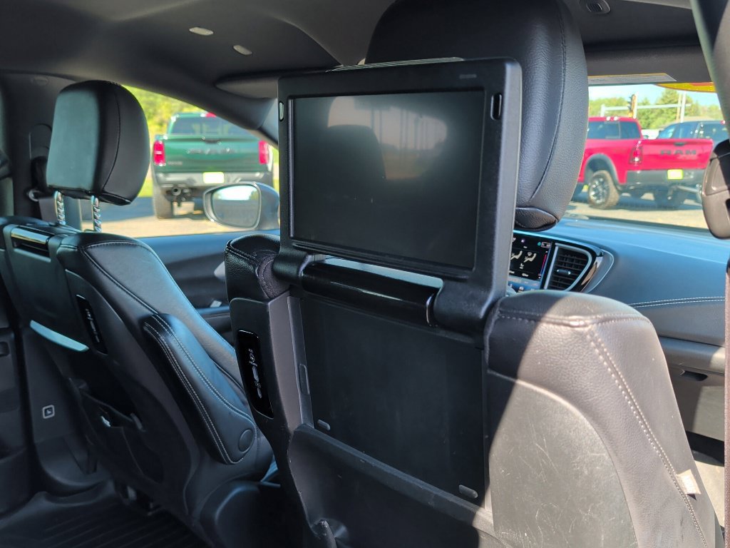 Used 2022 Chrysler Pacifica Touring-L w/ Uconnect Theater Family Group AWD/4WD image 40