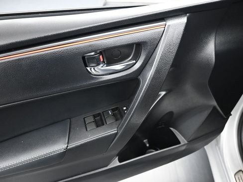 Used 2017 Toyota Corolla SE w/ Carpet Mat Package (TMS) FWD image 10