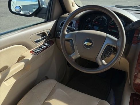 Used 2013 Chevrolet Avalanche LTZ image 13