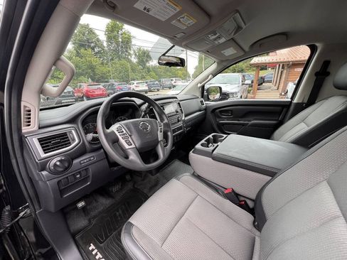 Used 2017 Nissan Titan S AWD/4WD image 12