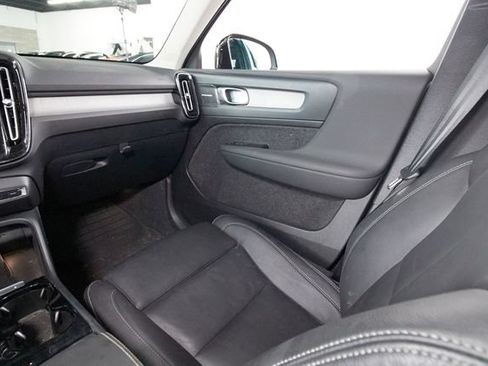 Certified 2024 Volvo XC40 B5 Ultimate w/ Protection Package Premier AWD/4WD image 8