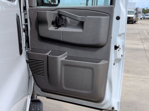 Used 2019 Chevrolet Express 3500 LT w/ LT Preferred Equipment Group RWD image 18