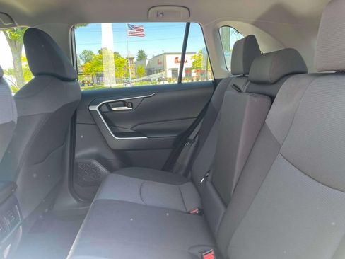 Used 2025 Toyota RAV4 XLE AWD/4WD image 11