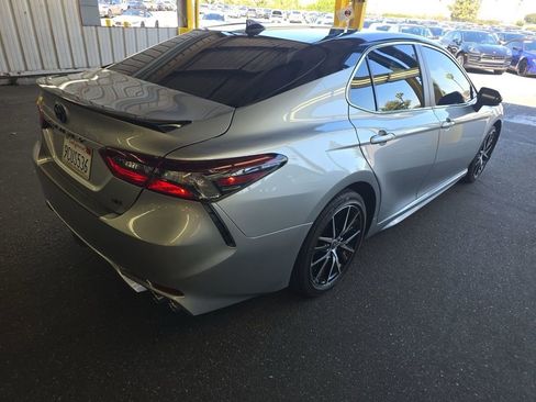 Used 2022 Toyota Camry SE image 12