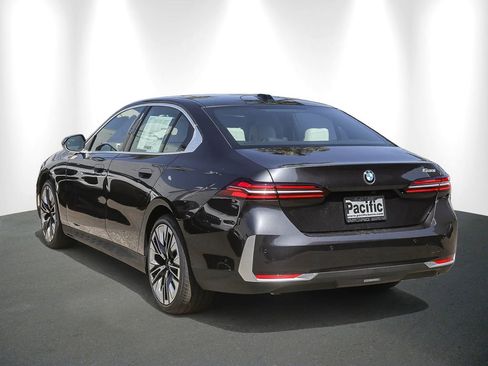 New 2026 BMW 530i RWD image 4