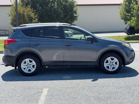 Used 2015 Toyota RAV4 LE AWD/4WD image 9