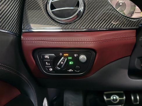 Used 2022 Bentley Bentayga AWD/4WD image 39