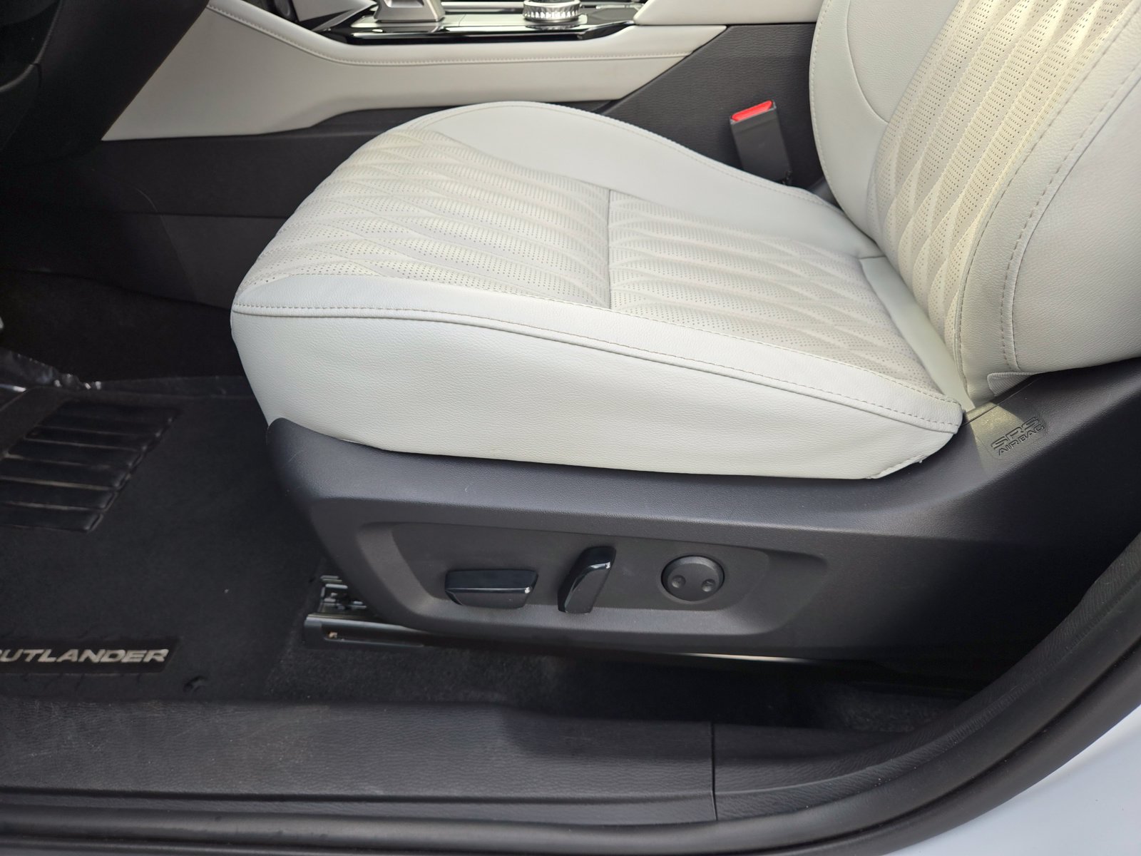 Used 2025 Mitsubishi Outlander SEL FWD image 25