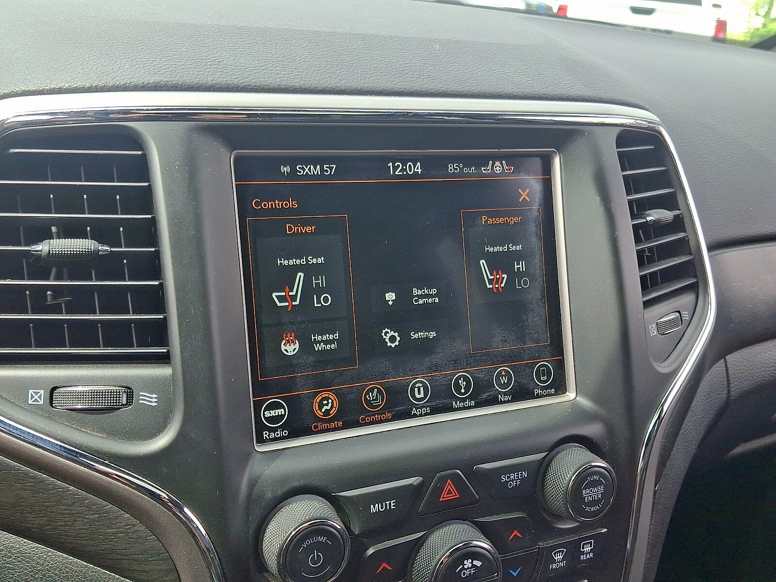 Used 2018 Jeep Grand Cherokee Altitude AWD/4WD image 18