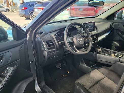 Used 2024 Nissan Rogue SV image 5