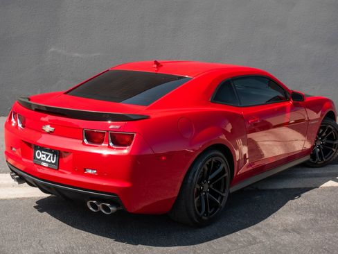 Used 2013 Chevrolet Camaro SS w/ SS Performance Package RWD image 11