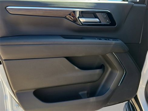 New 2026 Chevrolet Suburban LS image 19