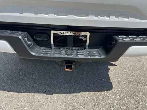 Used 2023 Toyota Tacoma SR5 w/ Technology Package RWD image 9