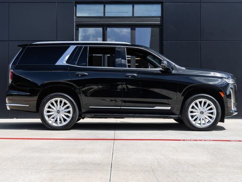 Used 2024 Cadillac Escalade Luxury RWD image 10
