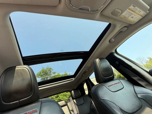 Used 2020 Jeep Cherokee Trailhawk w/ Comfort/Convenience Group AWD/4WD image 40