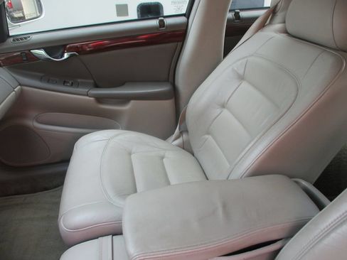 Used 2002 Cadillac De Ville w/ Comfort/Convenience Pkg FWD image 13