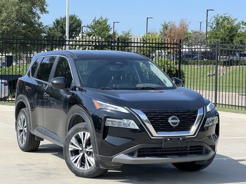 Used 2023 Nissan Rogue SV FWD image 2