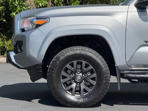 Used 2021 Toyota Tacoma SR5 w/ Technology Package AWD/4WD image 4