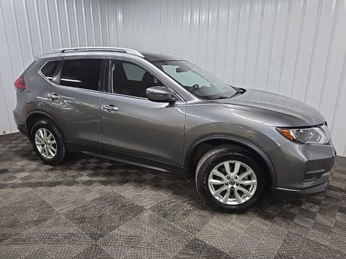 Used 2020 Nissan Rogue SV image 1