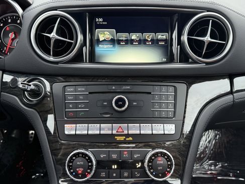 Used 2017 Mercedes-Benz SL 550 image 27