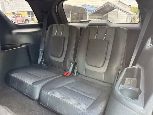 Used 2018 Ford Explorer XLT w/ Equipment Group 201A AWD/4WD image 12