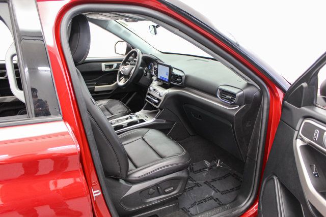 Used 2023 Ford Explorer XLT w/ Equipment Group 202A AWD/4WD image 22