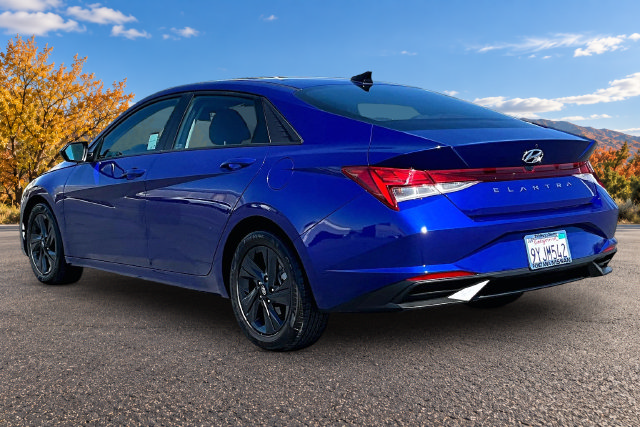 Used 2022 Hyundai Elantra SEL FWD image 4