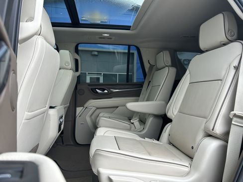 Used 2021 GMC Yukon Denali w/ Denali Premium Package AWD/4WD image 10