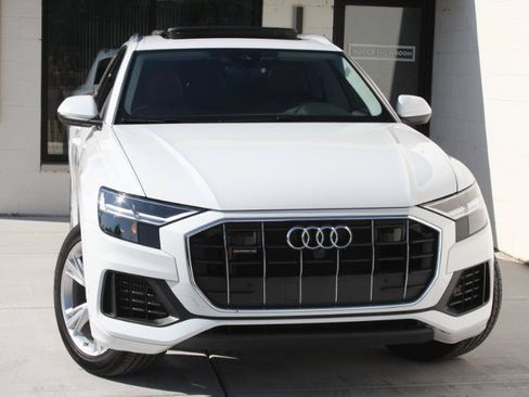 Used 2022 Audi Q8 Premium Plus w/ Premium Plus Package AWD/4WD image 3