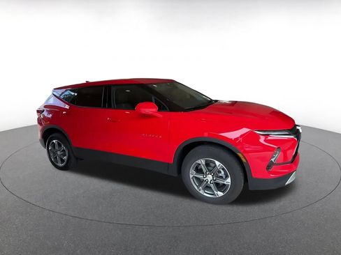 Used 2026 Chevrolet Blazer LT FWD image 2