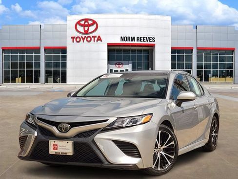 Used 2020 Toyota Camry SE FWD image 1