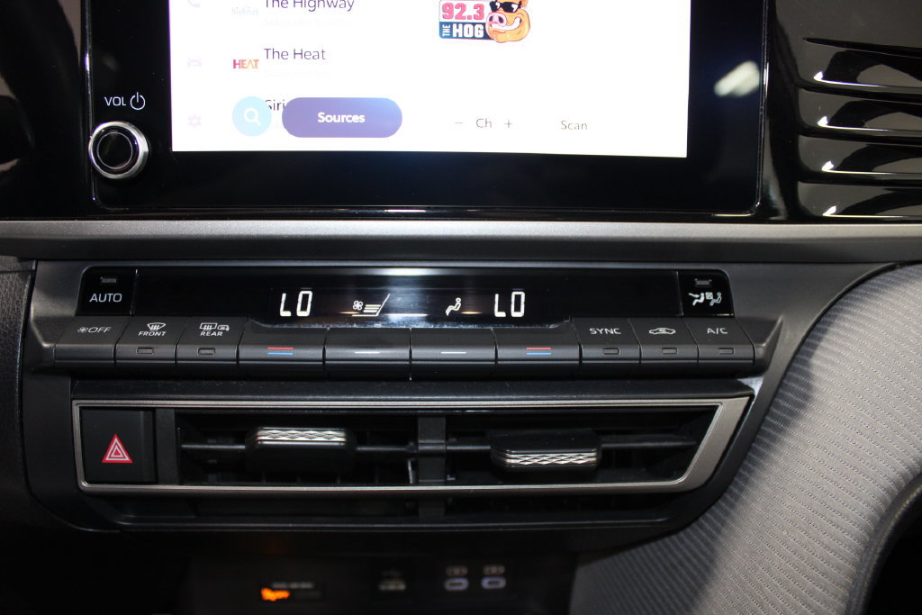 Used 2025 Toyota Camry SE FWD image 46