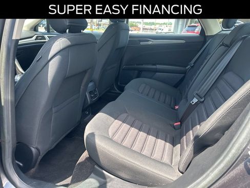 Used 2017 Ford Fusion SE w/ Fusion SE Technology Package FWD image 24