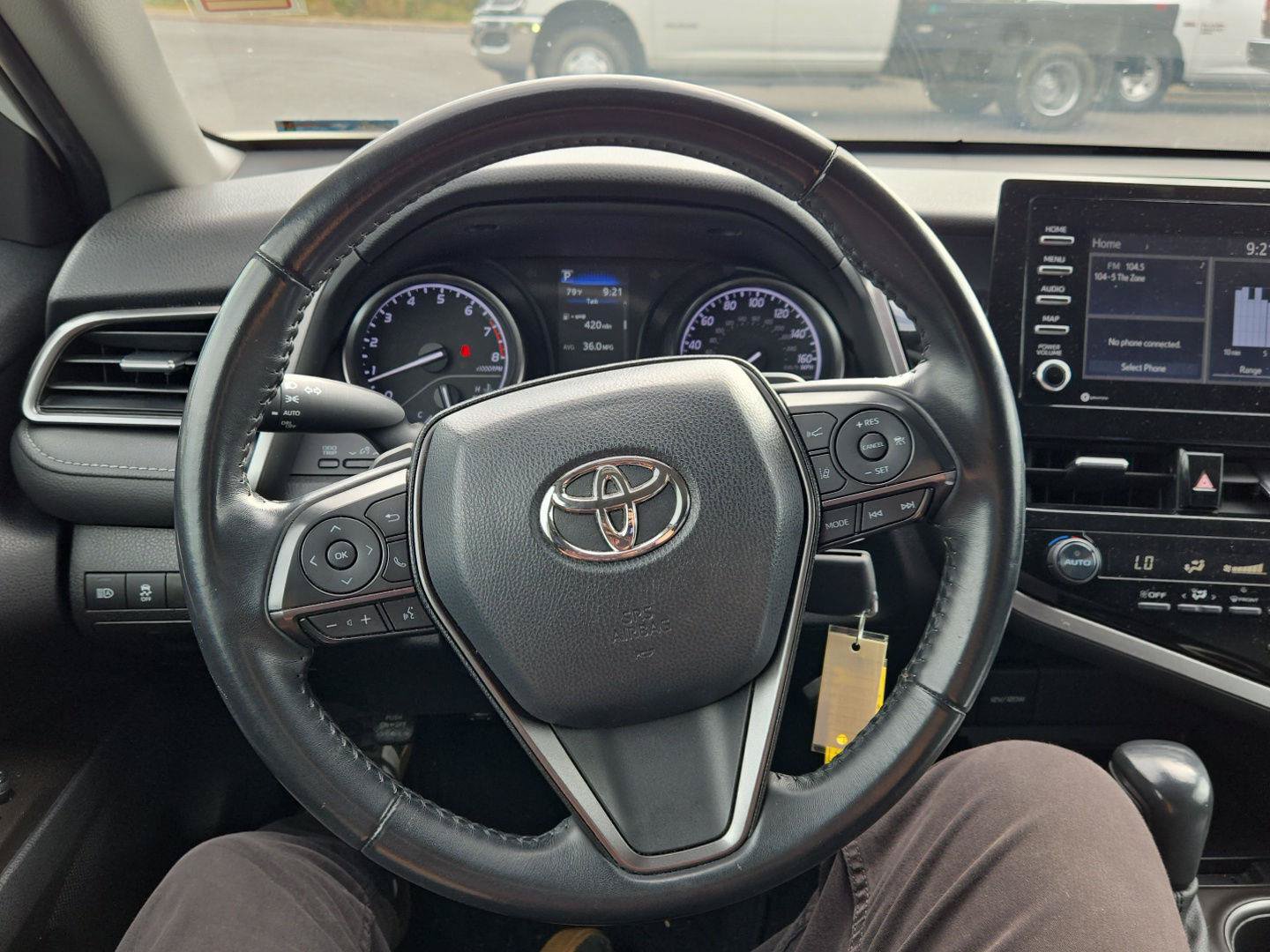 Used 2021 Toyota Camry SE w/ Carpet Mat Package (TMS) FWD image 17