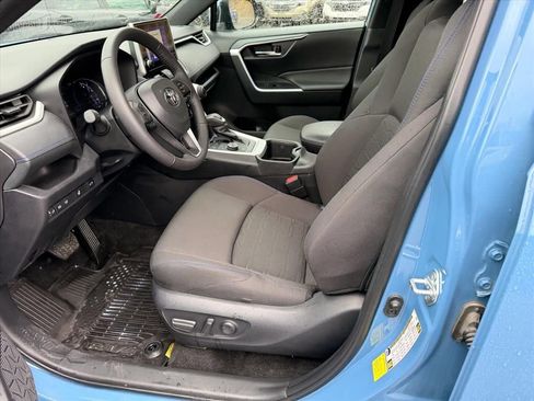 Used 2024 Toyota RAV4 SE w/ Convenience Package image 7