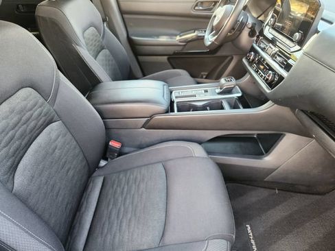 Used 2025 Nissan Pathfinder SV FWD image 14