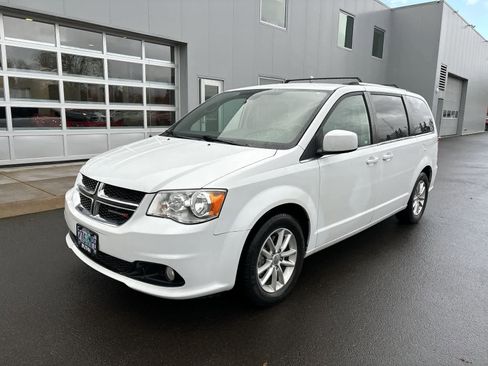 Used 2019 Dodge Grand Caravan SXT image 4